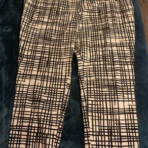 Ava & Viv 22W Black and White Pants. Removed only tried on, they don’t fit.